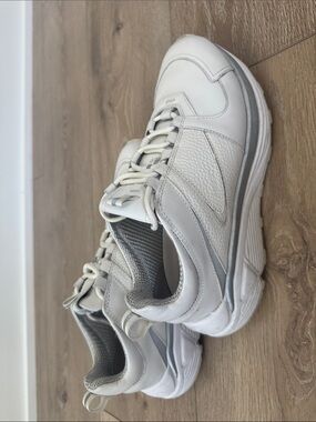 HUGO White Leather Casual Sneakers